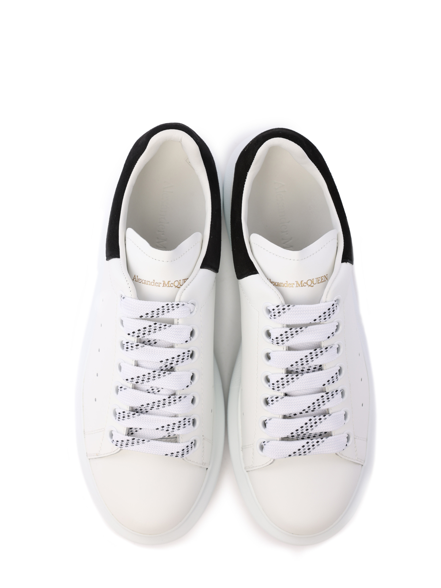 Кеды Alexander McQueen 553770WHGP7 9061 белые женские с контрастной черной вставкой на задней части — купить в интернет-магазине Verdistore