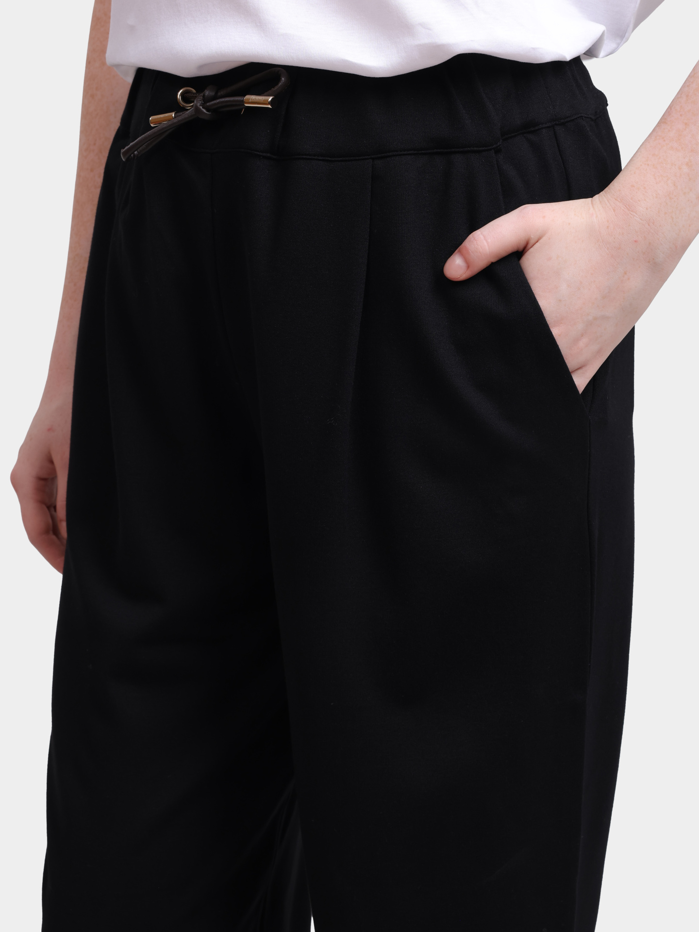 Брюки Herno PT000147D 56025 9300 черные женские — купить в интернет-магазине Verdistore