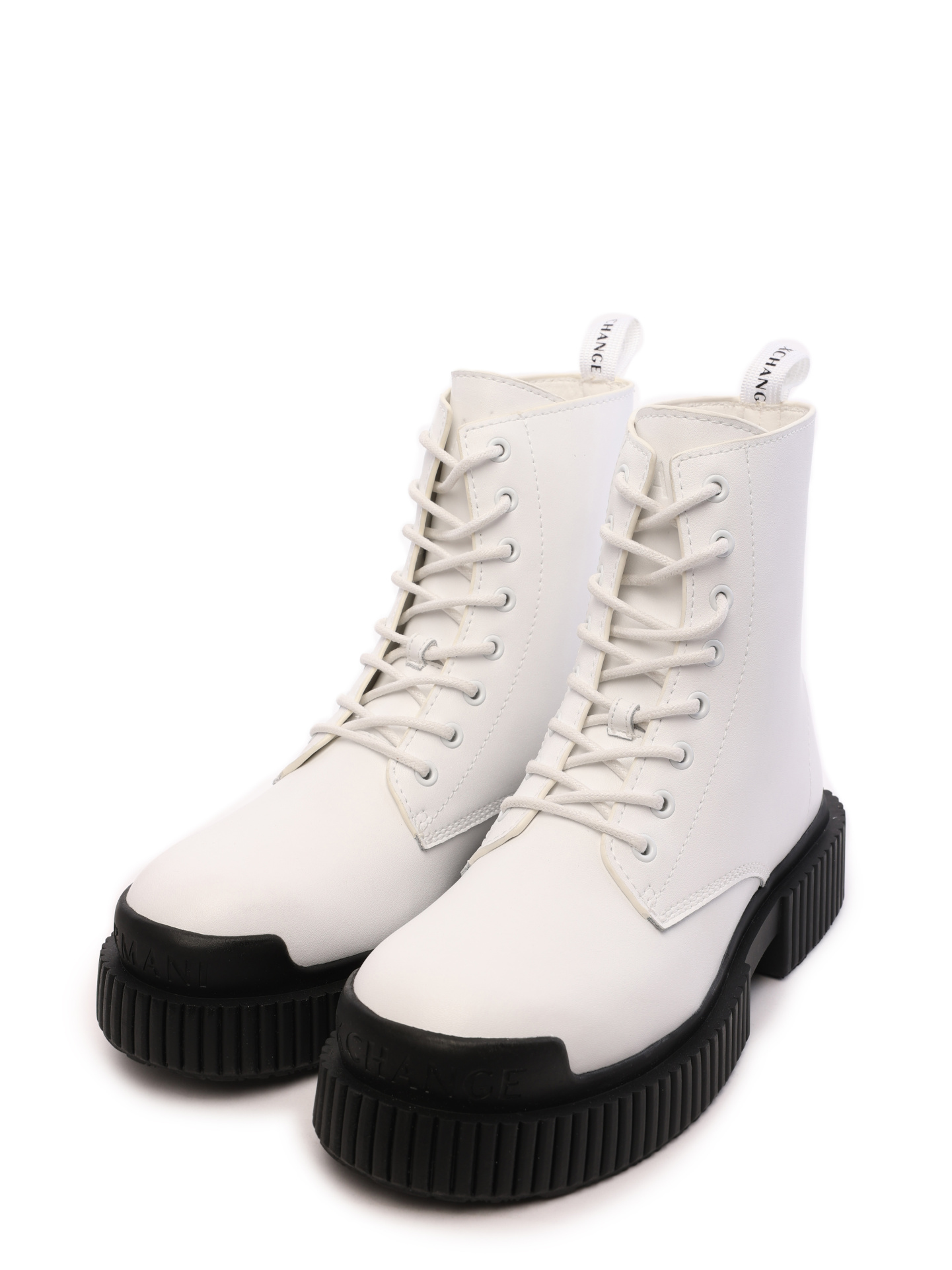 Ботинки Armani Exchange XDM005 XV628 00001 белые женские на шнуровке — купить в интернет-магазине Verdistore