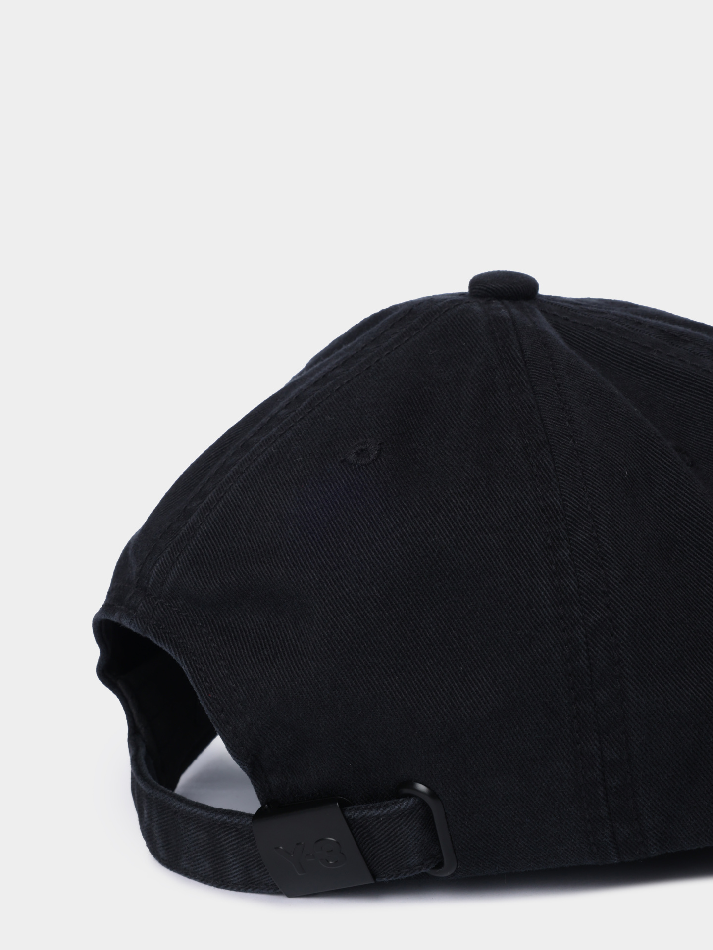 Бейсболка Y3 IN2391 BLACK черная мужская с маленьким вышитым логотипом — купить в интернет-магазине Verdistore