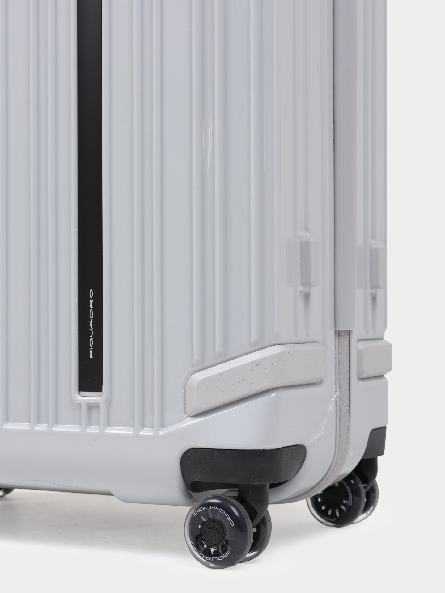 Чемодан Piquadro BV4427POP/BI белый из поликарбоната — купить в интернет-магазине Verdistore