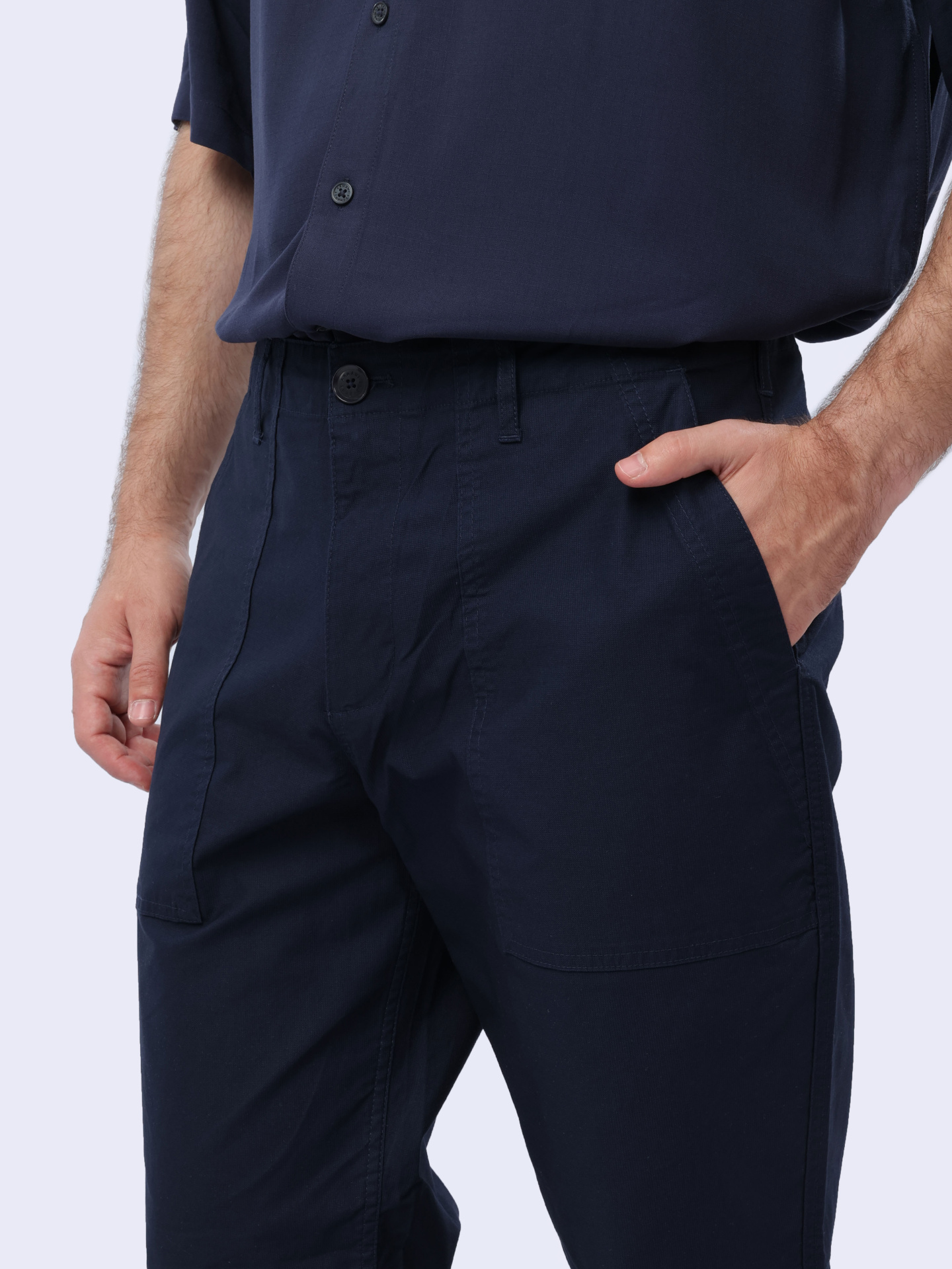 Брюки Armani Exchange 3DZP28 ZN4JZ 15BA темно-синие мужские с накладными карманами — купить в интернет-магазине Verdistore