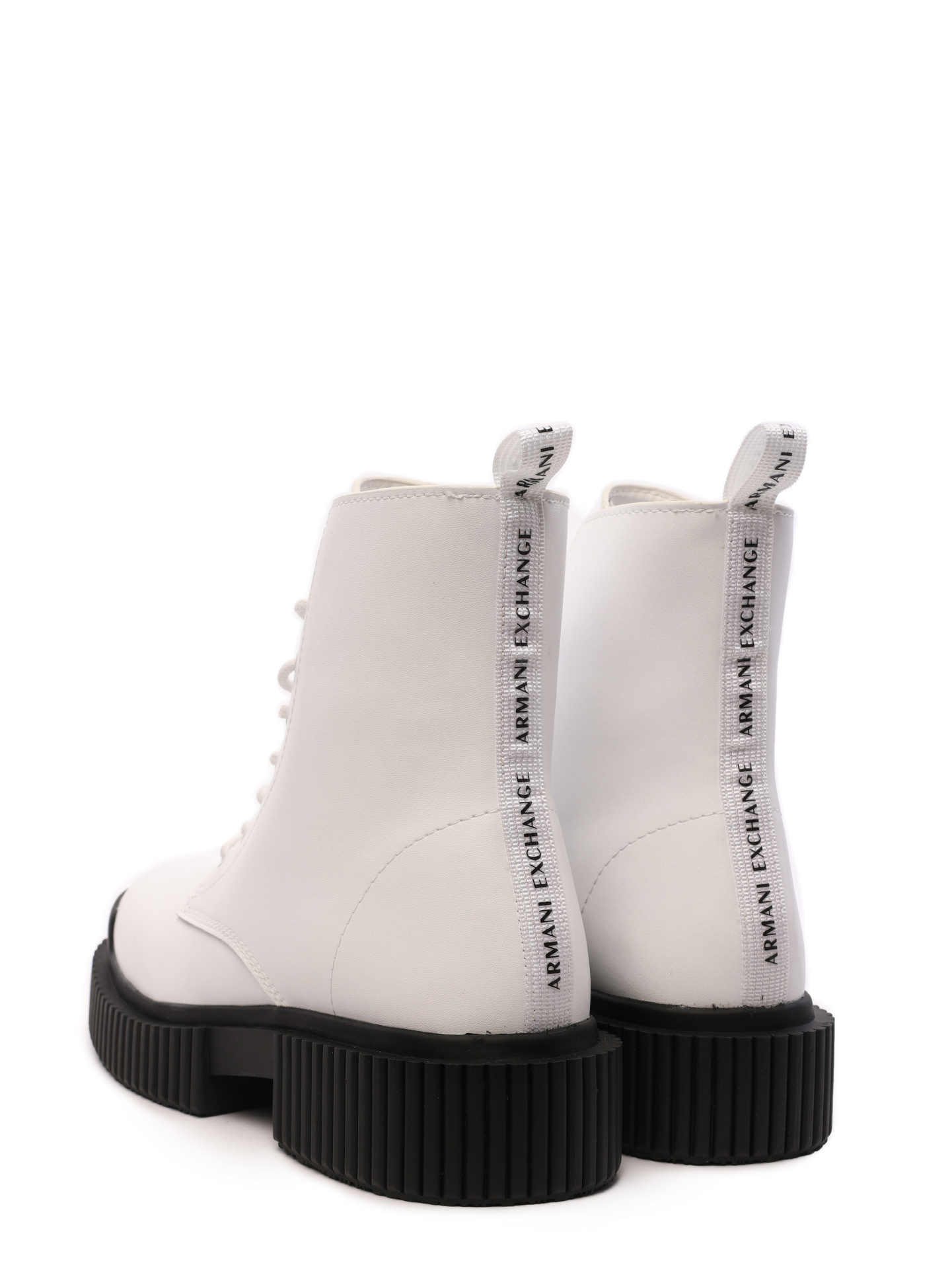 Ботинки Armani Exchange XDM005 XV628 00001 белые женские на шнуровке — купить в интернет-магазине Verdistore