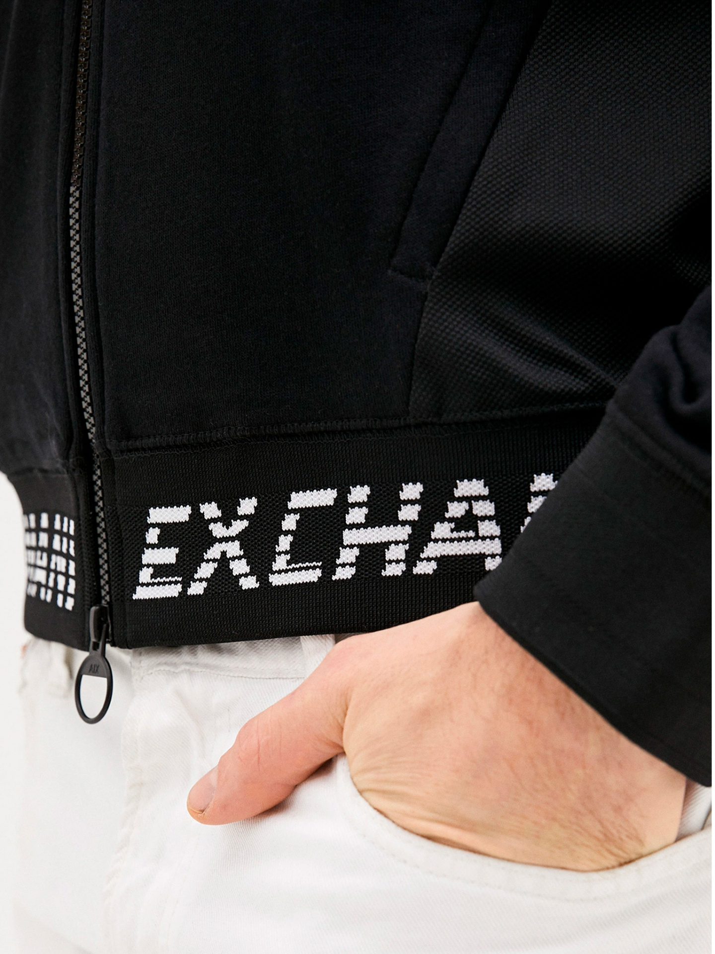Мастерка Armani Exchange 3HZMFL ZJBAZ 1200 черная мужская с контрастным логотипом — купить в интернет-магазине Verdistore
