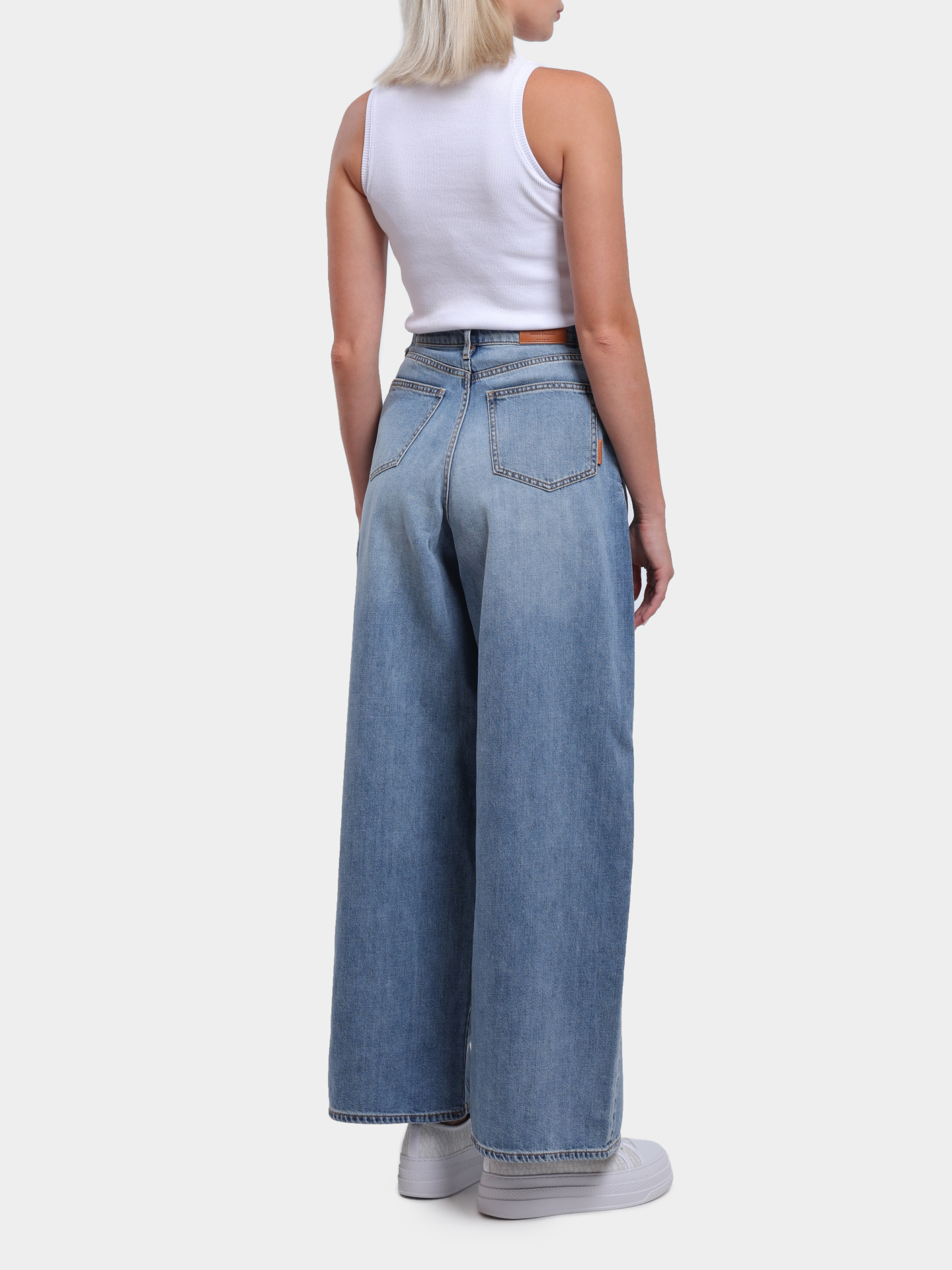 Джинсы Armani Exchange XW000137 AF12851 MB003 светло-синие женские — купить в интернет-магазине Verdistore