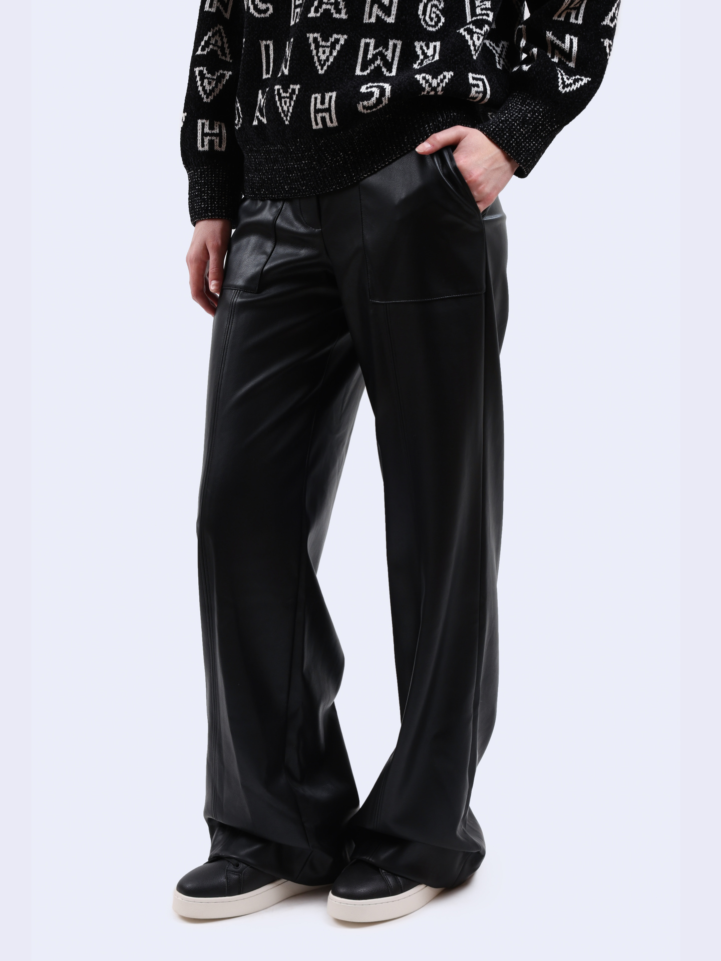 Брюки Armani Exchange 6DYP23 YNNNZ 1200 черные женские из эко-кожи — купить в интернет-магазине Verdistore