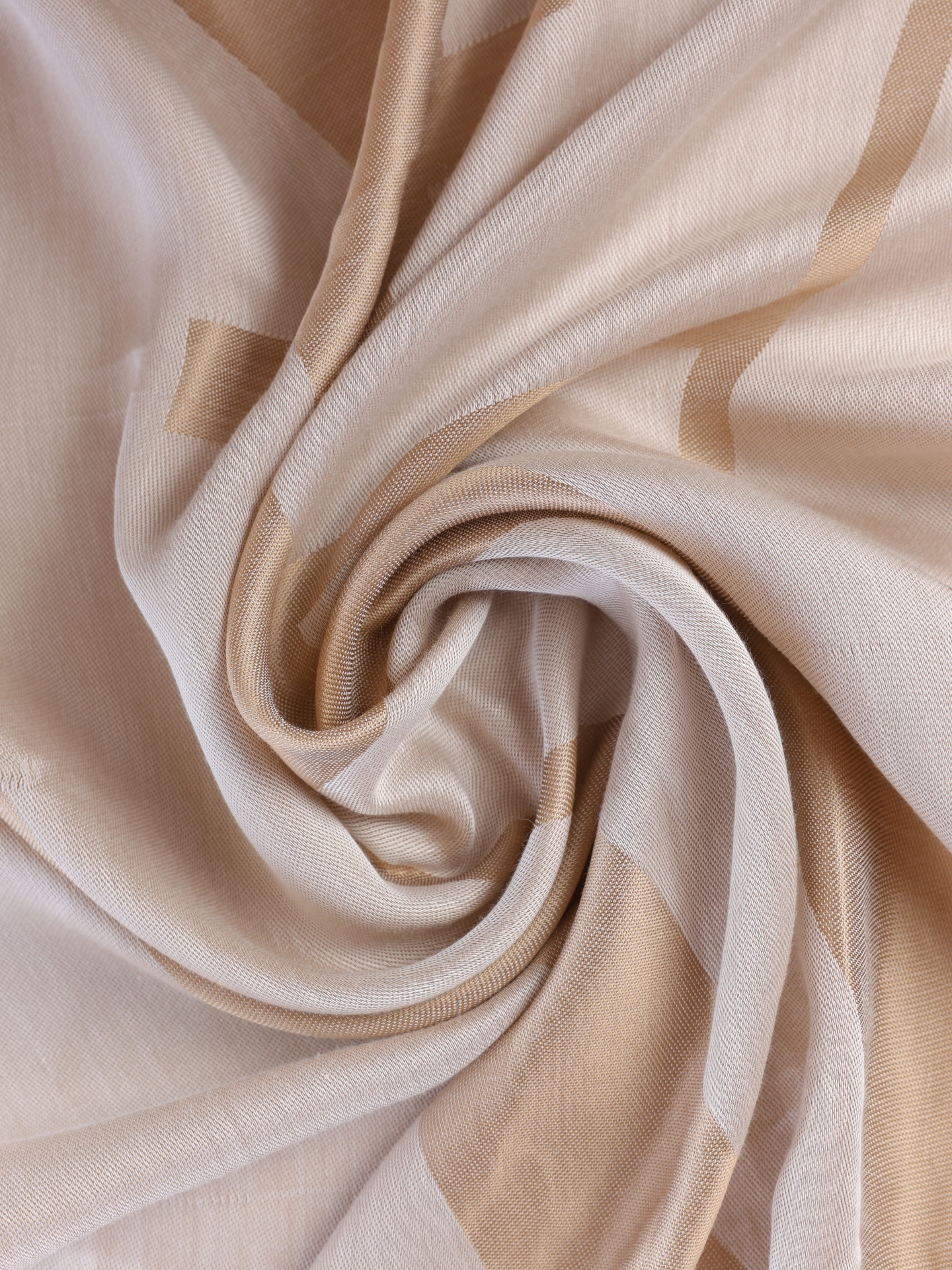 Шарф Armani Exchange XW000883 AF13399 F6036 бежевый женский — купить в интернет-магазине Verdistore