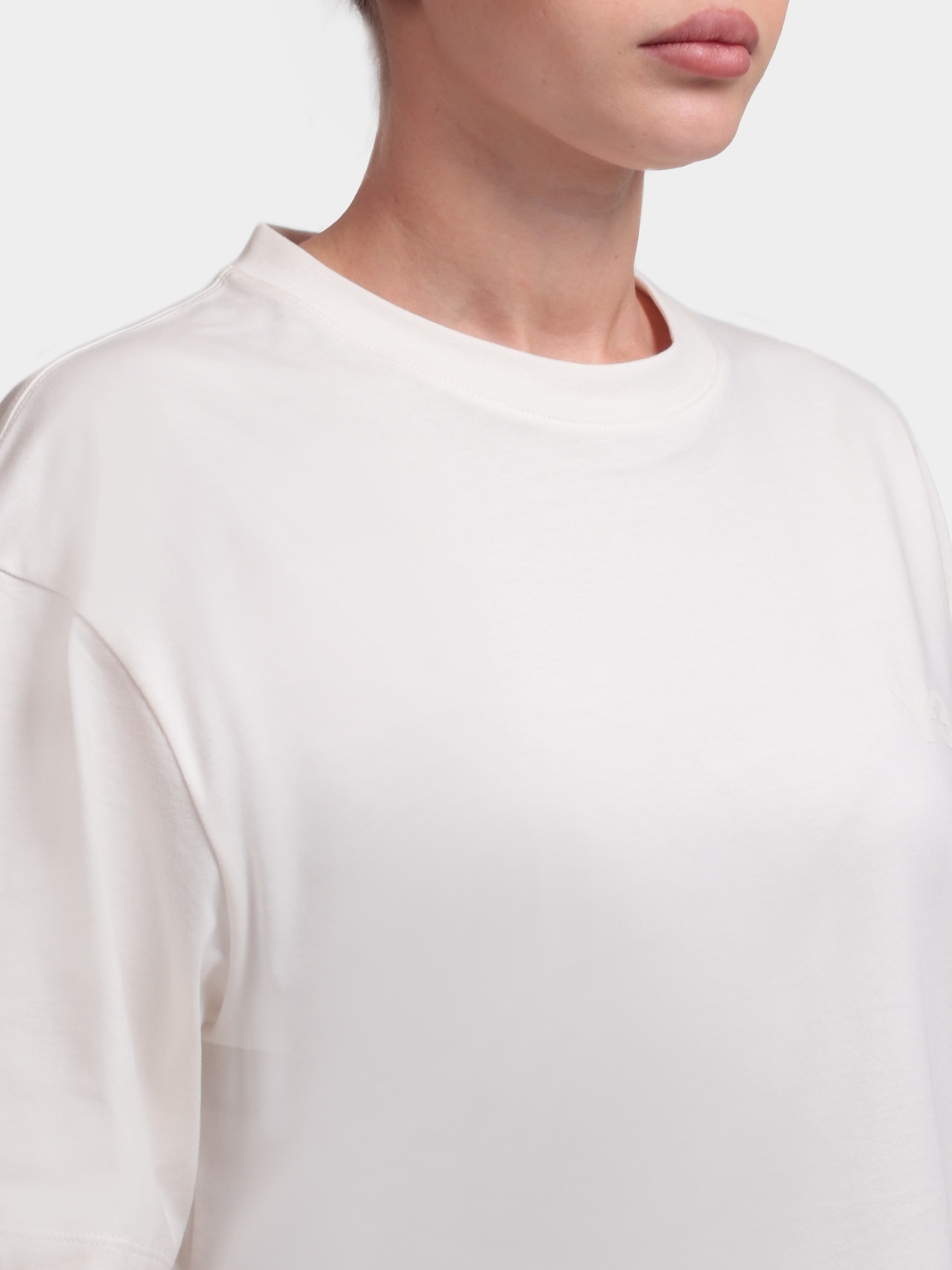 Футболка Y3 KQ9782 CHALKWHITE белая женская однотонная свободного кроя — купить в интернет-магазине Verdistore