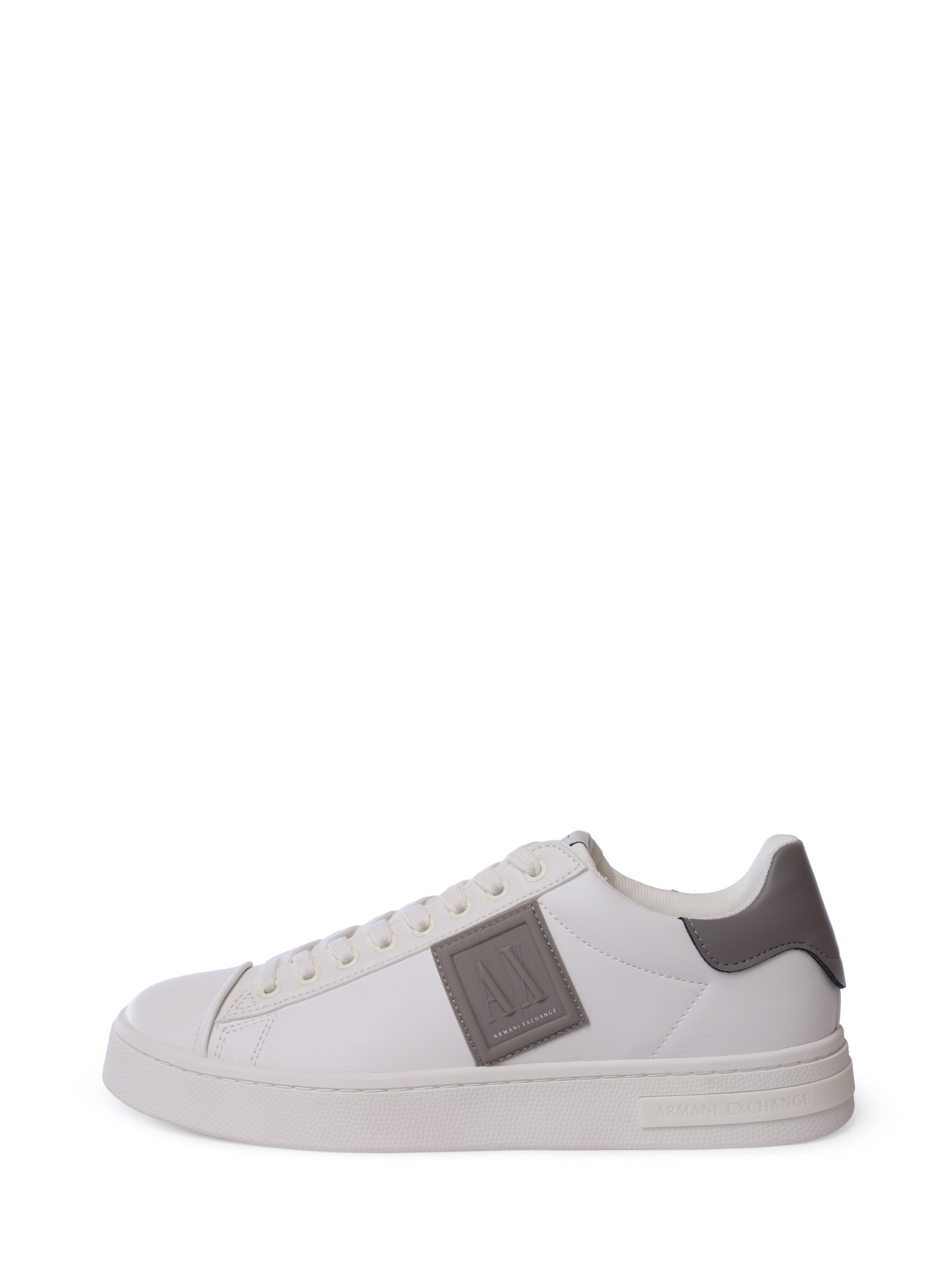 Кроссовки Armani Exchange XUX252 XV805 U643 белые мужские с контрастным логотипом — купить в интернет-магазине Verdistore
