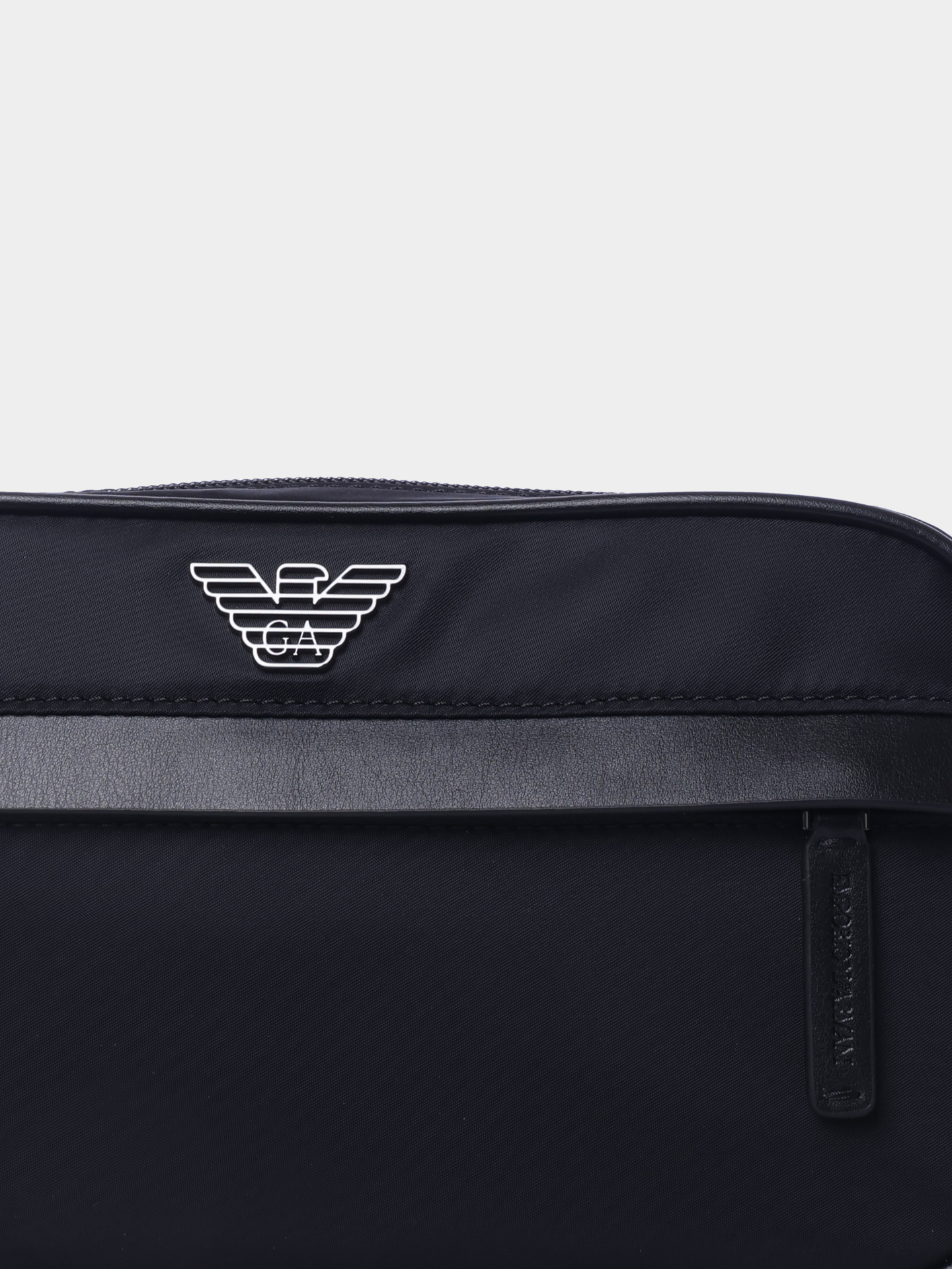 Косметичка Emporio Armani EM001811 AF13454 UC001 черная мужская — купить в интернет-магазине Verdistore