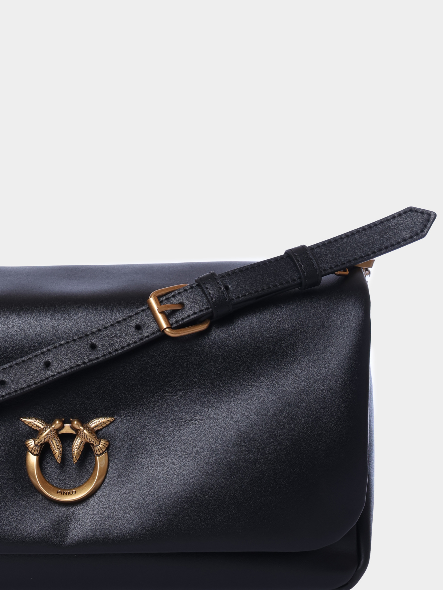 Сумка Pinko 106178 A0QO Z99Q черная женская с крупной металлическим логотипом — купить в интернет-магазине Verdistore
