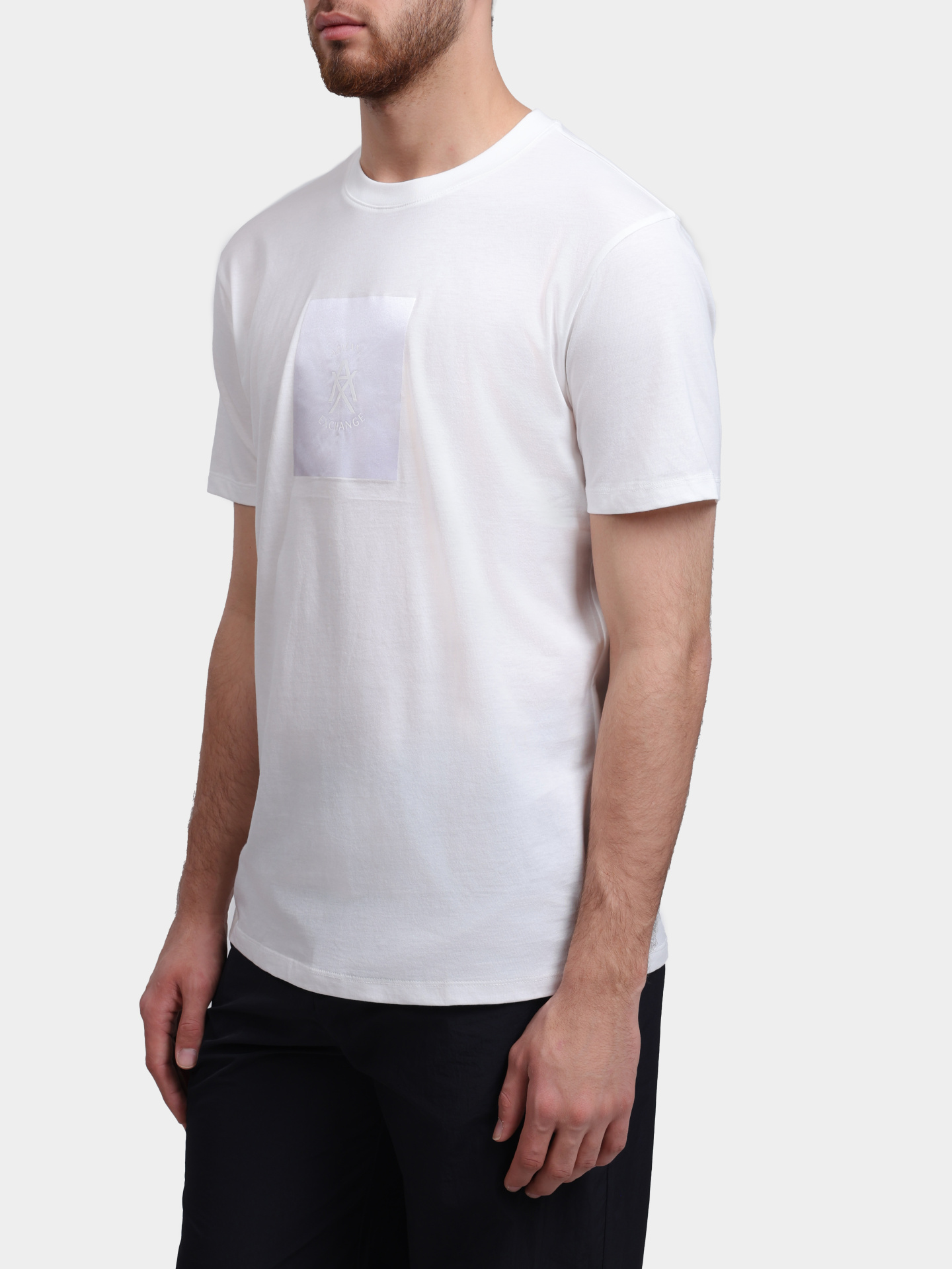 Футболка Armani Exchange XM002213 AF10356 U0009 белая мужская — купить в интернет-магазине Verdistore