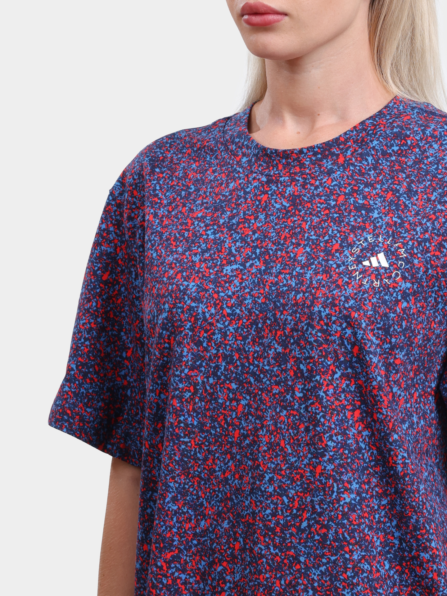 Футболка Adidas by Stella McCartney JJ0083 WHIACTREDTEAMNAVBLU хлопковая женская — купить в интернет-магазине Verdistore