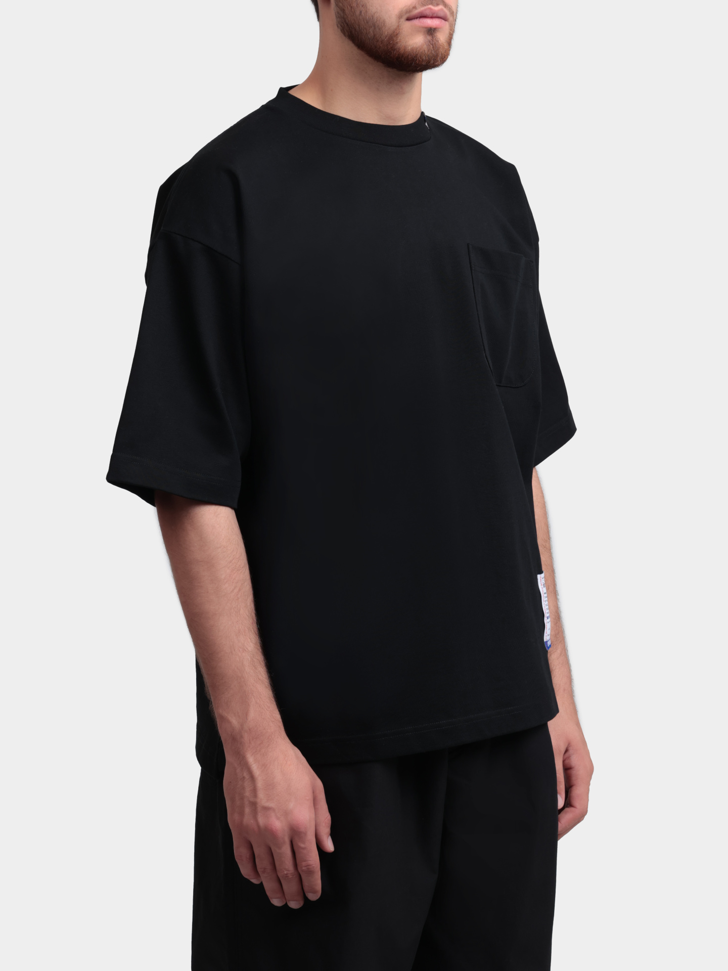 Футболка MAISON MIHARA YASUHIRO I16TS552 BLACK черная мужская с патчем — купить в интернет-магазине Verdistore