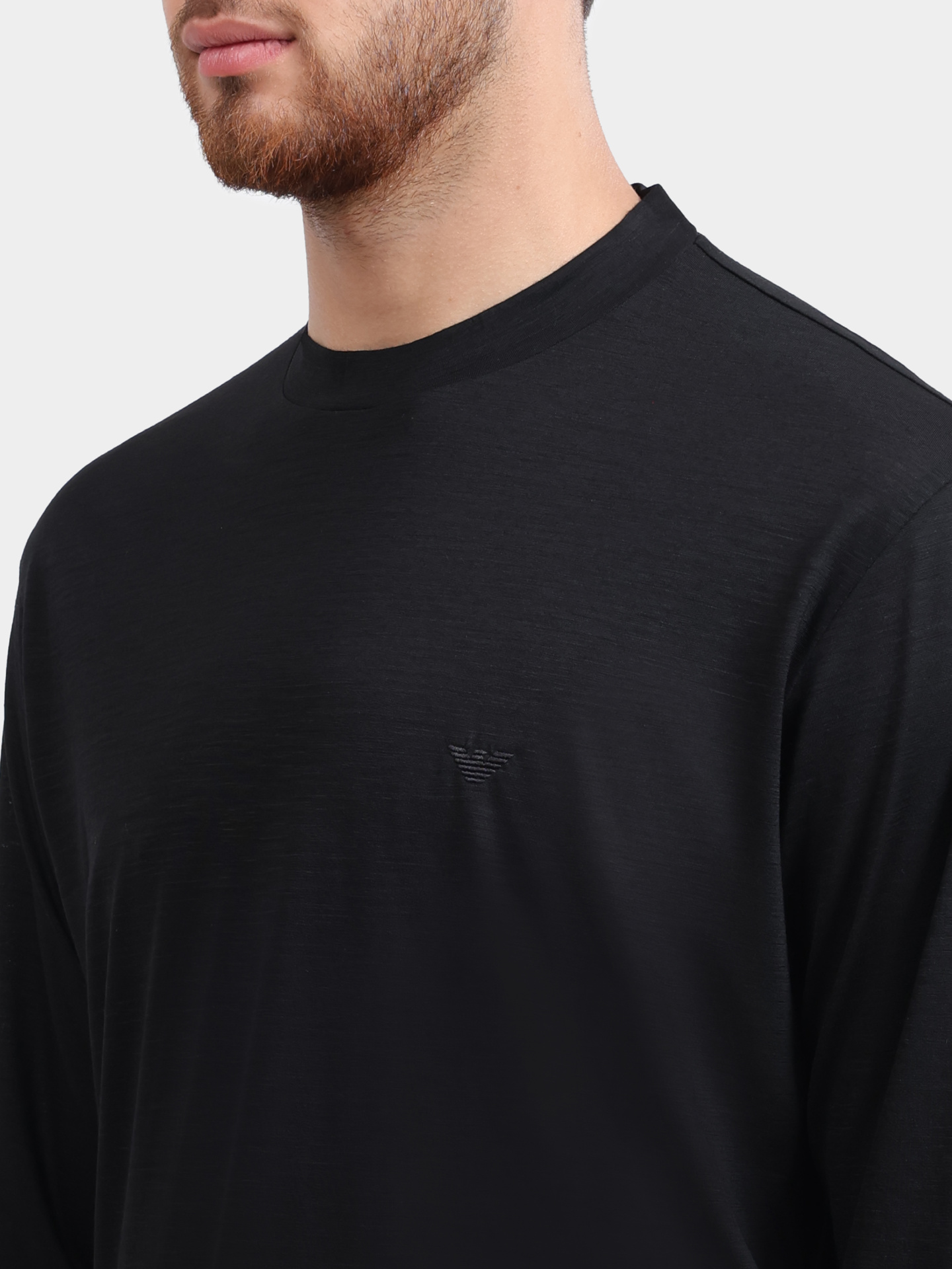 Лонгслив Emporio Armani EM004516 AF22405 UC001 черный мужской из шерсти — купить в интернет-магазине Verdistore