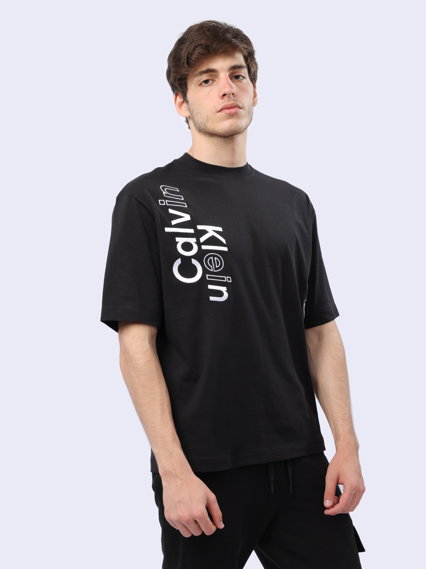 Футболка Calvin Klein Jeans J30J325491 черная мужская из хлопка — купить в интернет-магазине Verdistore