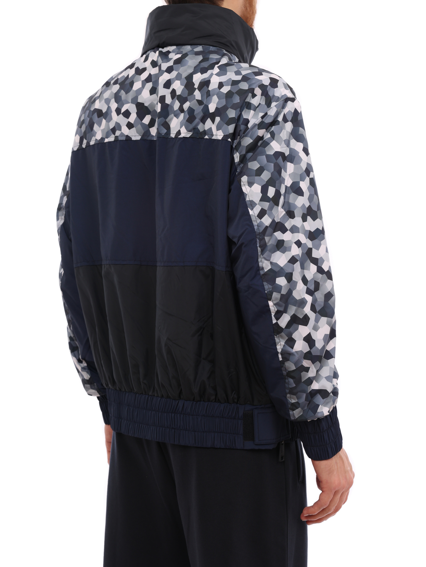 Анорак Armani Exchange 6LZB38 ZNUZZ 4578 комбинированный мужской утеплённый — купить в интернет-магазине Verdistore