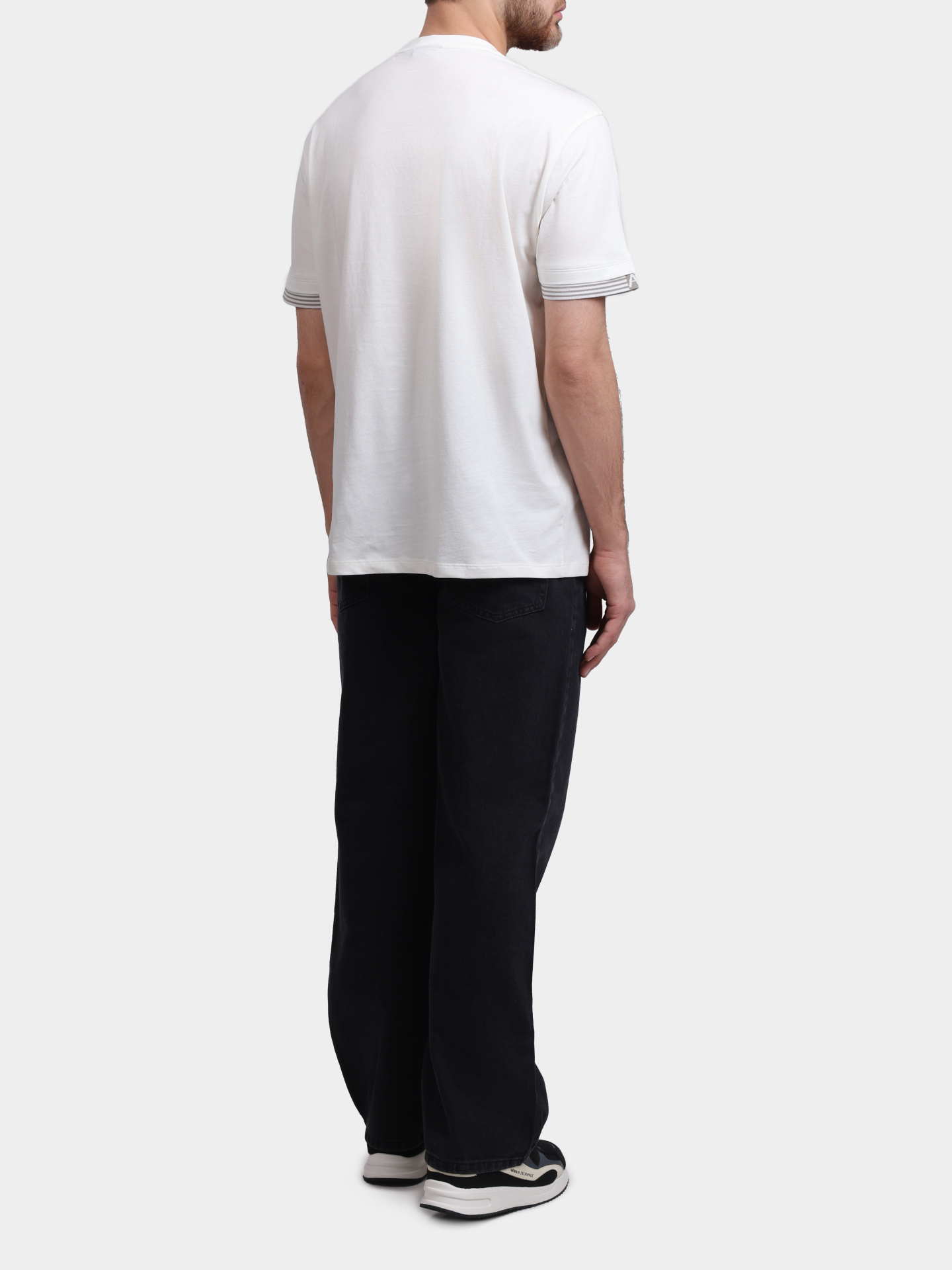 Футболка Armani Exchange XM002493 AF10356 M1297 белая мужская — купить в интернет-магазине Verdistore