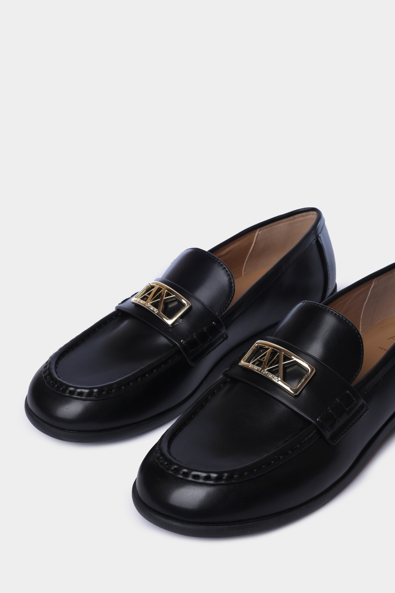 Лоферы Armani Exchange XW002579 AF17474 UC001 черные женские — купить в интернет-магазине Verdistore