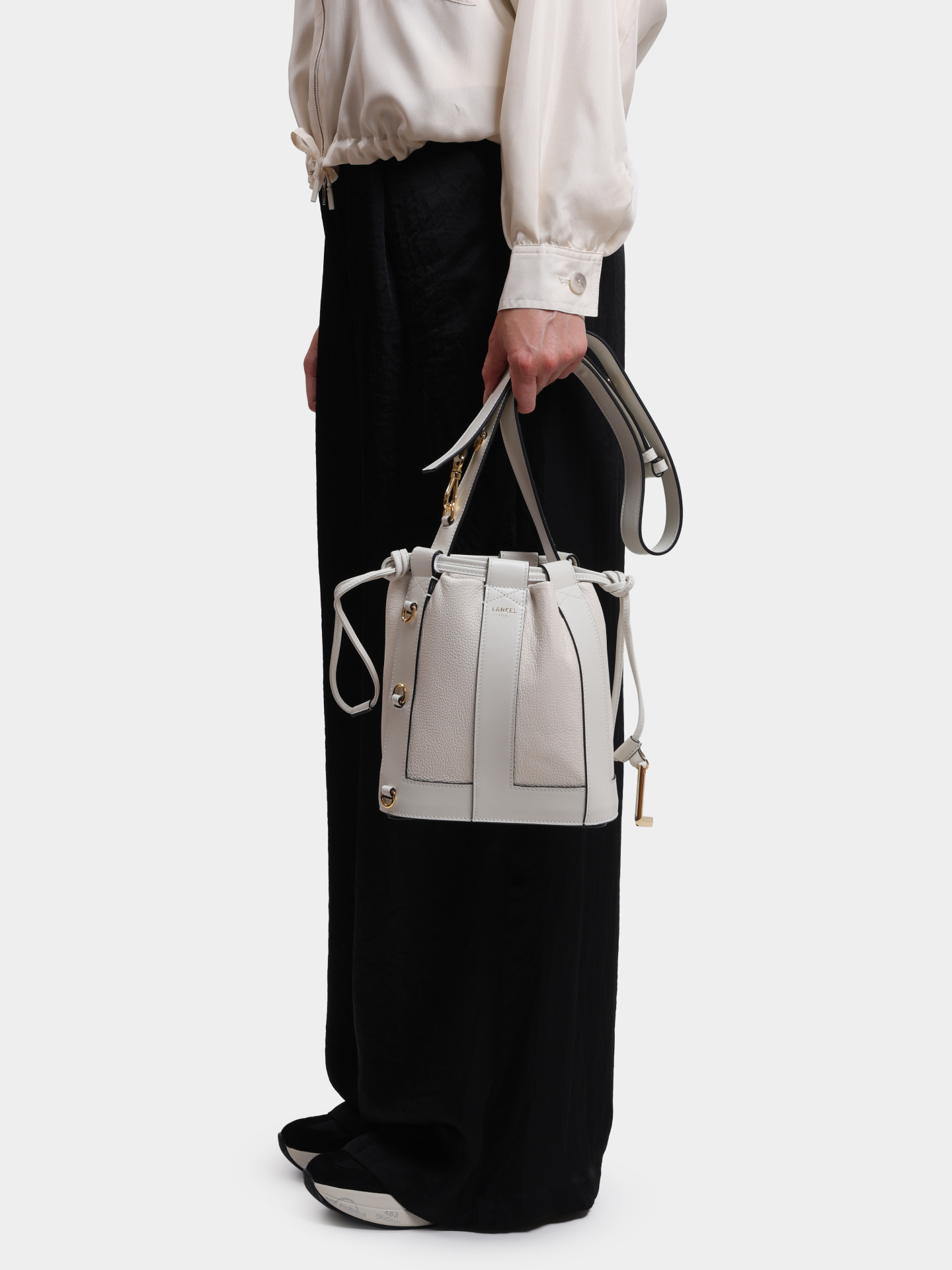 Сумка Lancel A13357 34 белая женская из кожи  — купить в интернет-магазине Verdistore