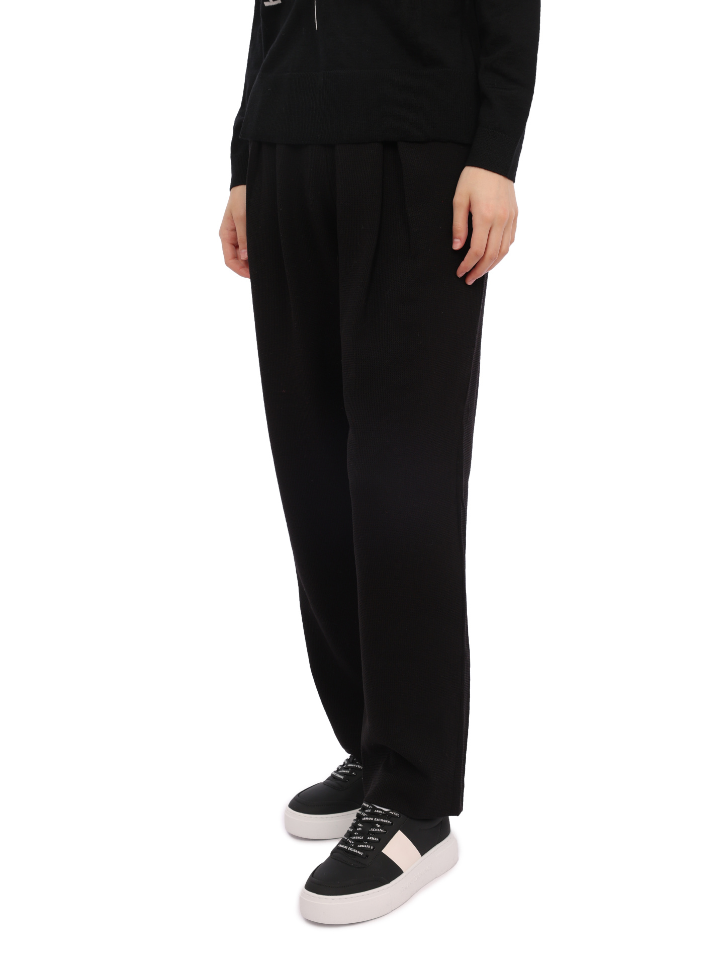 Брюки Armani Exchange 6RYP14 YN6NZ 1200 черные женские с защипами — купить в интернет-магазине Verdistore