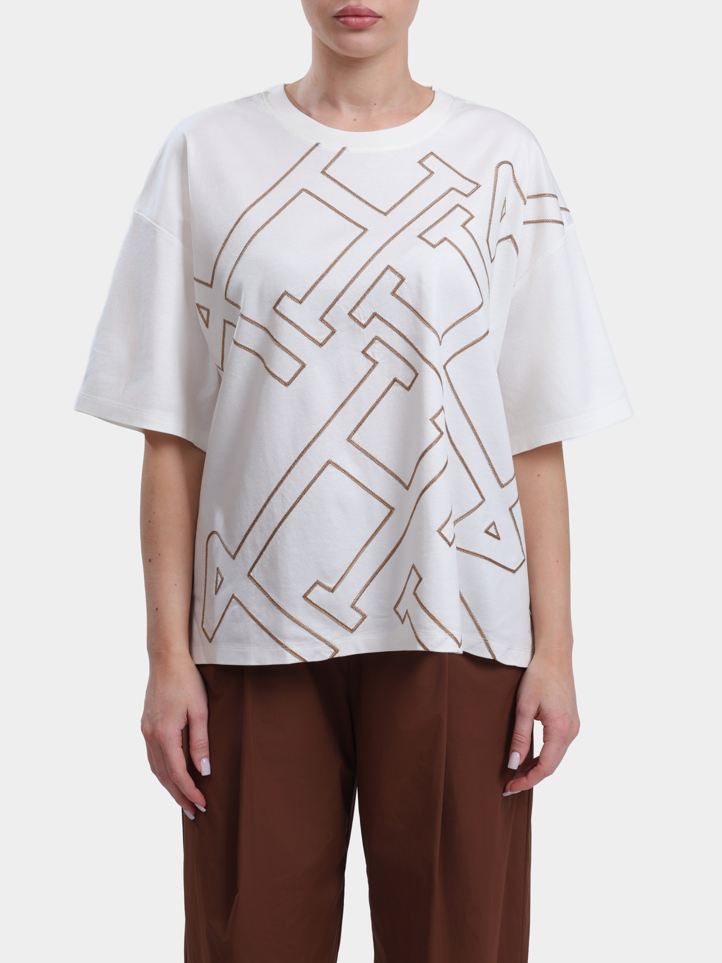 Футболка Herno JG000306D 52131 1021 белая женская с крупным логотипом-вышивкой — купить в интернет-магазине Verdistore