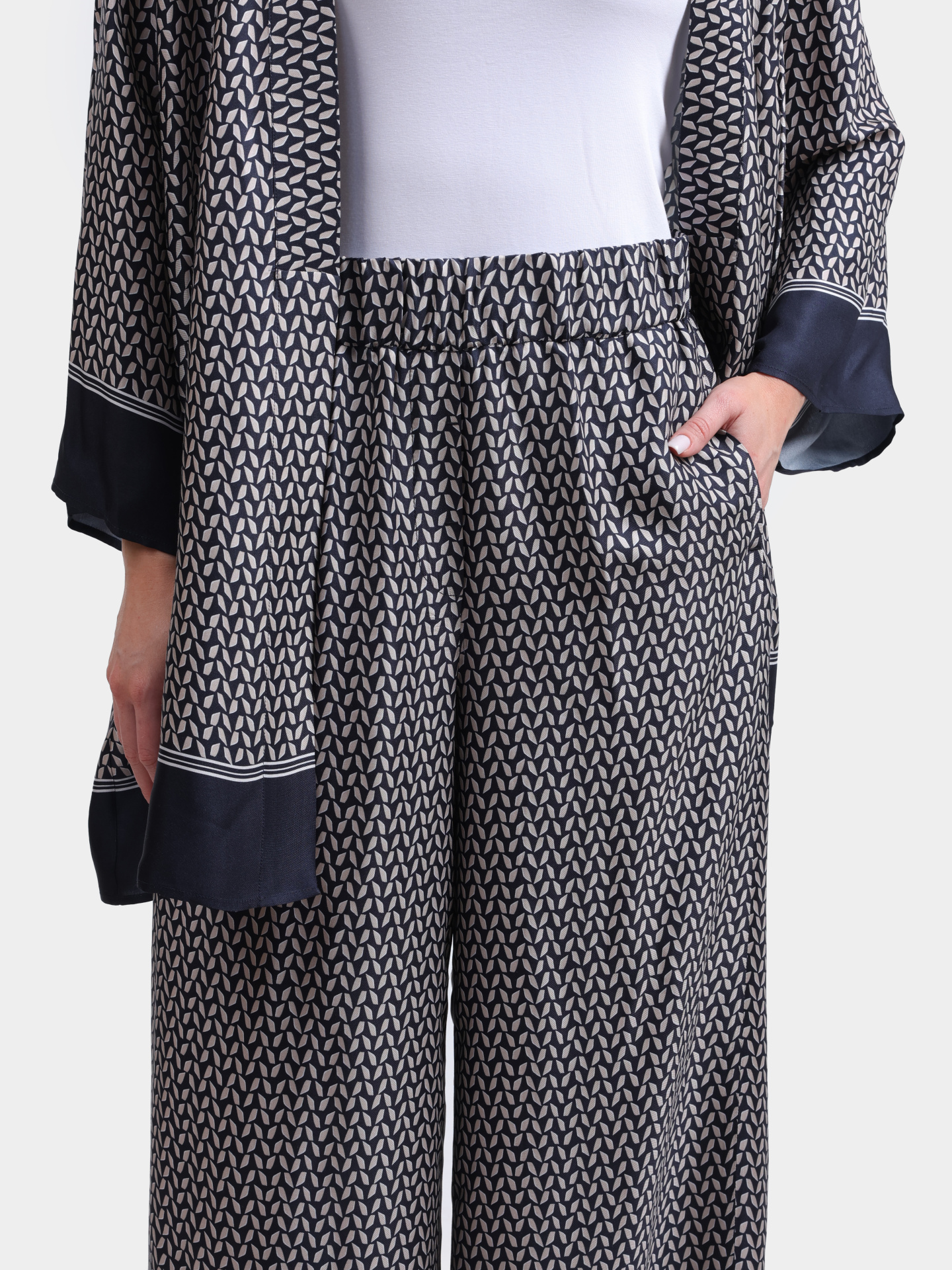 Брюки Peserico P04248 8190 961 женские из вискозы — купить в интернет-магазине Verdistore