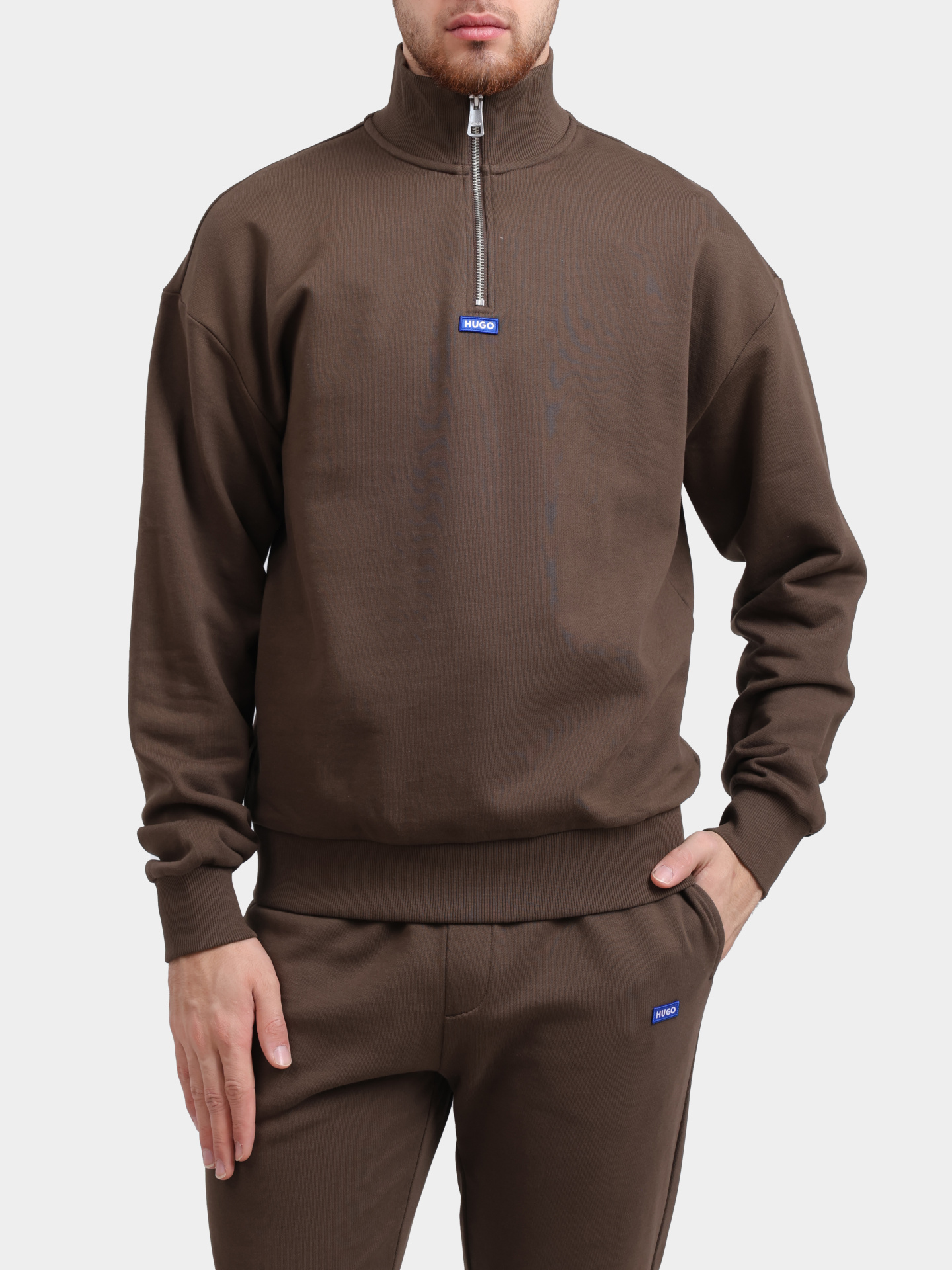 Свитшот HUGO BLUE Neeler 10249110 01 50522367 208 коричневый мужской с маленьким патчем-логотипом  — купить в интернет-магазине Verdistore