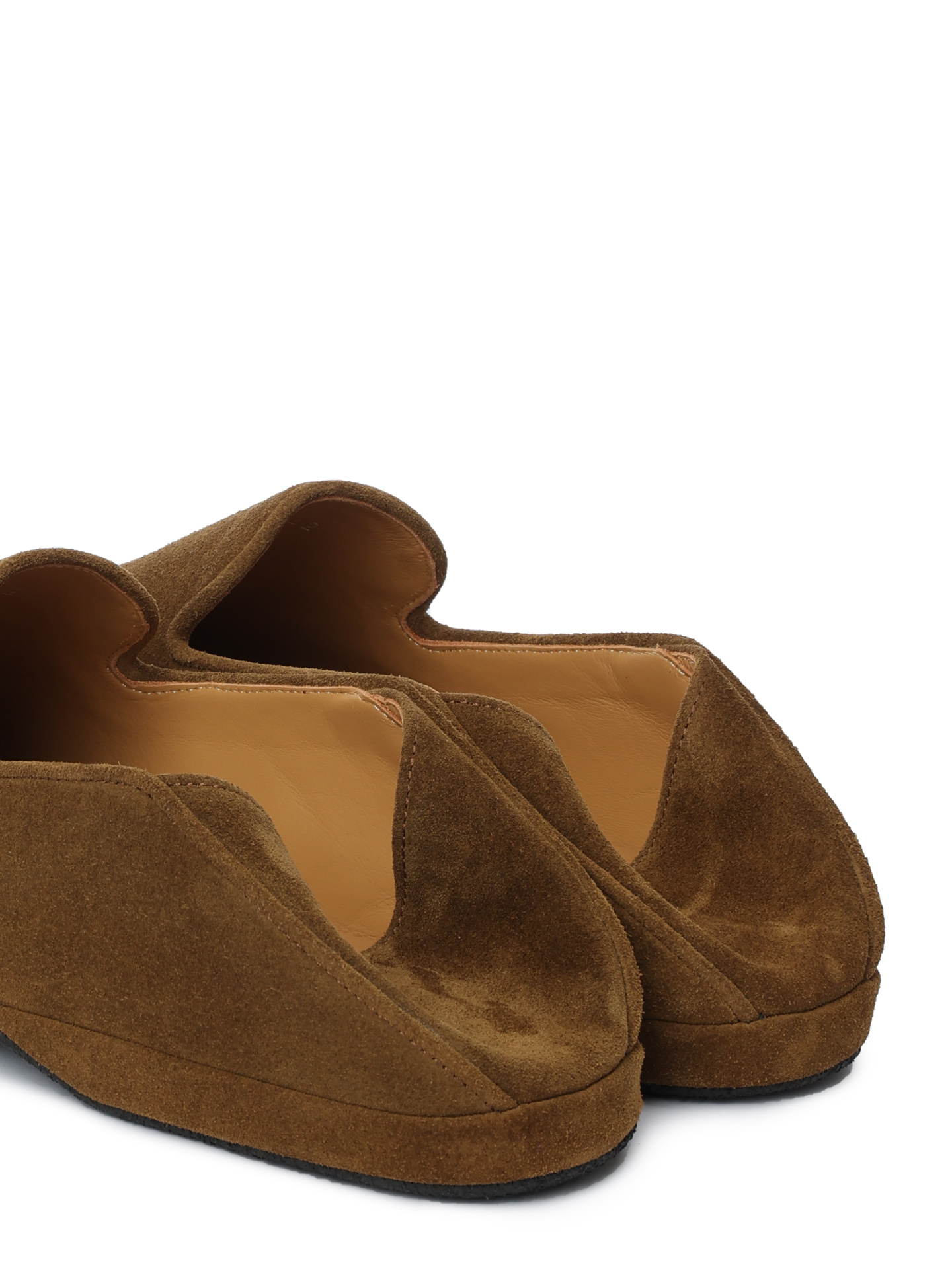 Мокасины коричневые замшевые на черной подошве — купить в интернет-магазине Verdistore