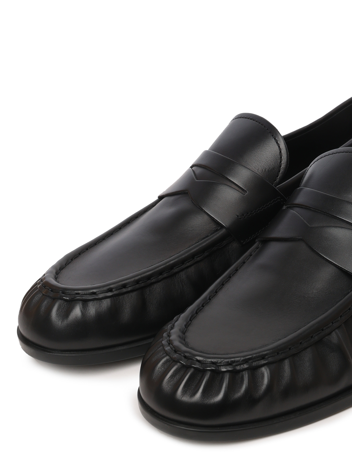 Лоферы кожаные черные на каблуке и с собранным носком — купить в интернет-магазине Verdistore