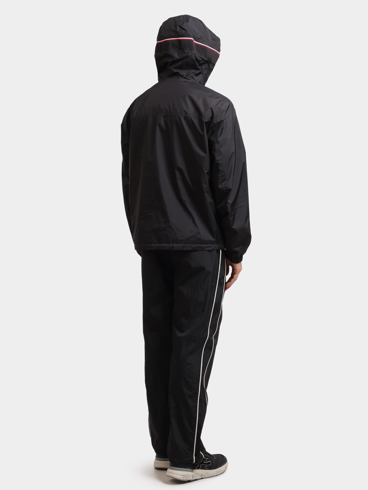 Мастерка Tommy Hilfiger MW0MW40225 черная мужская с капюшоном — купить в интернет-магазине Verdistore