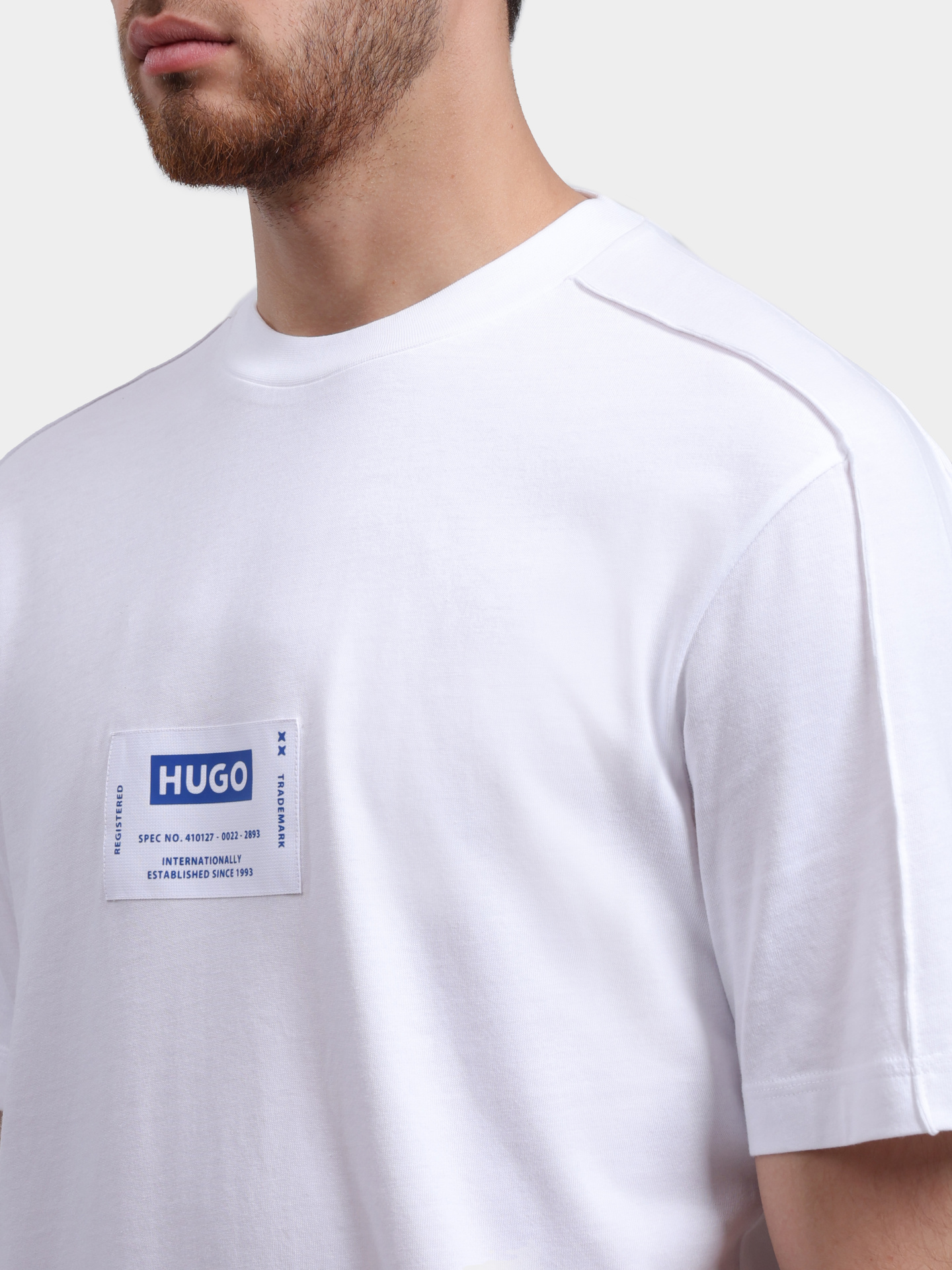 Футболка Hugo Nromo 10279510 01 50557813 белая с патчем мужская — купить в интернет-магазине Verdistore