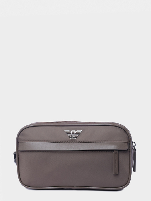 Косметичка Emporio Armani EM001811 AF13454 U6200 коричневая мужская — купить в интернет-магазине Verdistore