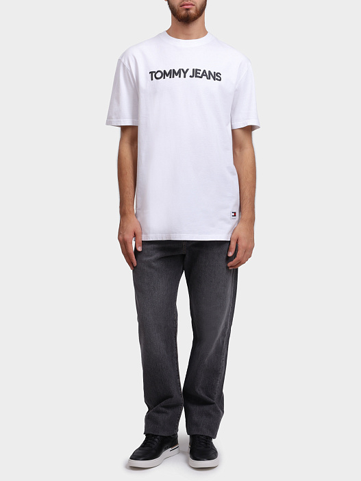 Футболка Tommy Jeans DM0DM18526 YBR белая мужская с логотипом — купить в интернет-магазине Verdistore