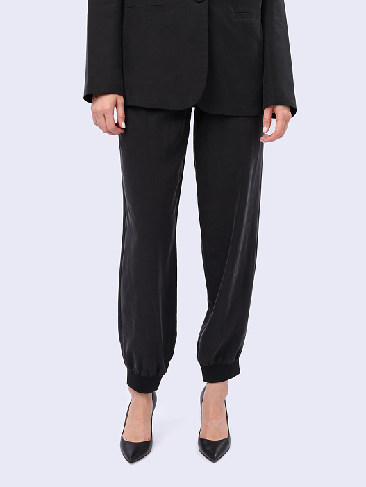 Брюки Armani Exchange 3DYP47 YN3TZ 1200 черные женские с манжетами — купить в интернет-магазине Verdistore