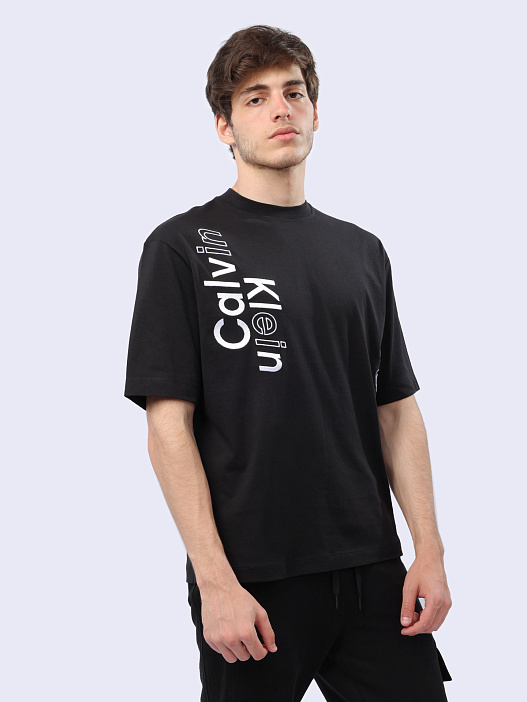 Футболка Calvin Klein Jeans J30J325491 черная мужская из хлопка — купить в интернет-магазине Verdistore